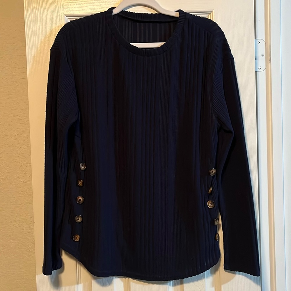 Long sleeve dark blue shirt with buttons